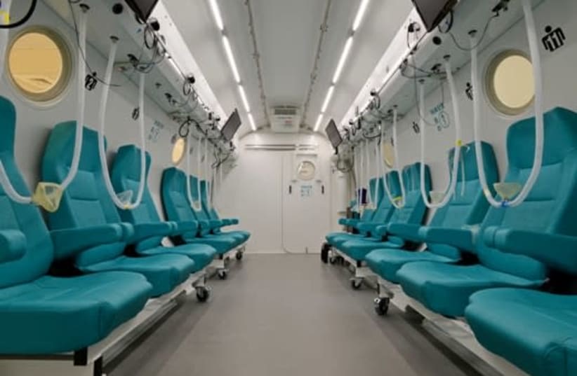 Zdjęcie ilustracyjne: Hyperbaric Chamber At Sagol Center For Hyperbaric Medicine And Research.jpg