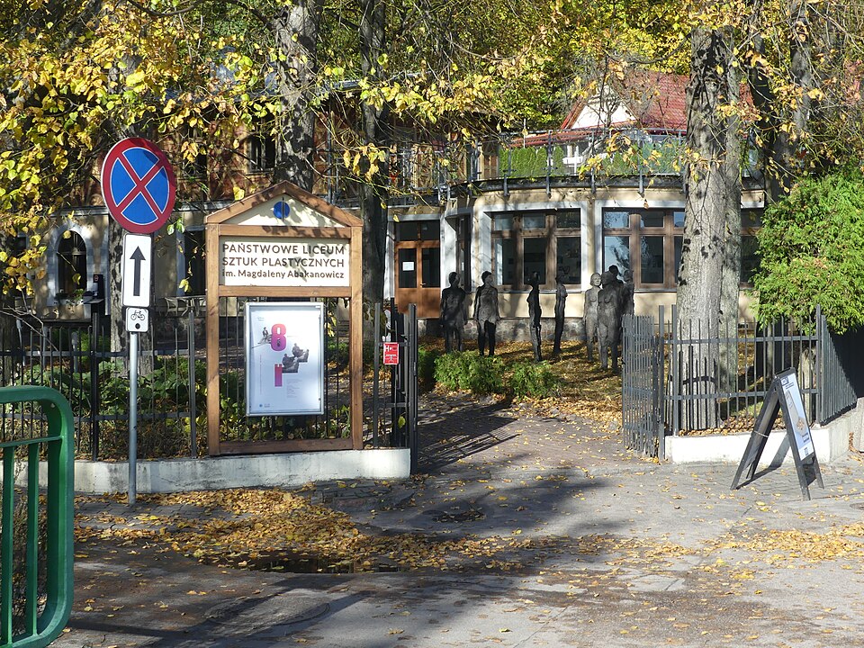 Zdjęcie ilustracyjne: Państwowe Liceum Sztuk Plastycznych w Gdyni im. Magdaleny Abakanowicz, Gdynia-Orłowo.jpg