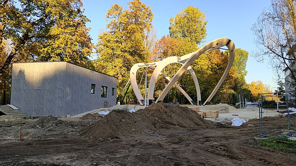 Zdjęcie ilustracyjne: Reconstruction of Solidarity City Park in Tomaszów Mazowiecki, Poland. New bandshell.jpg
