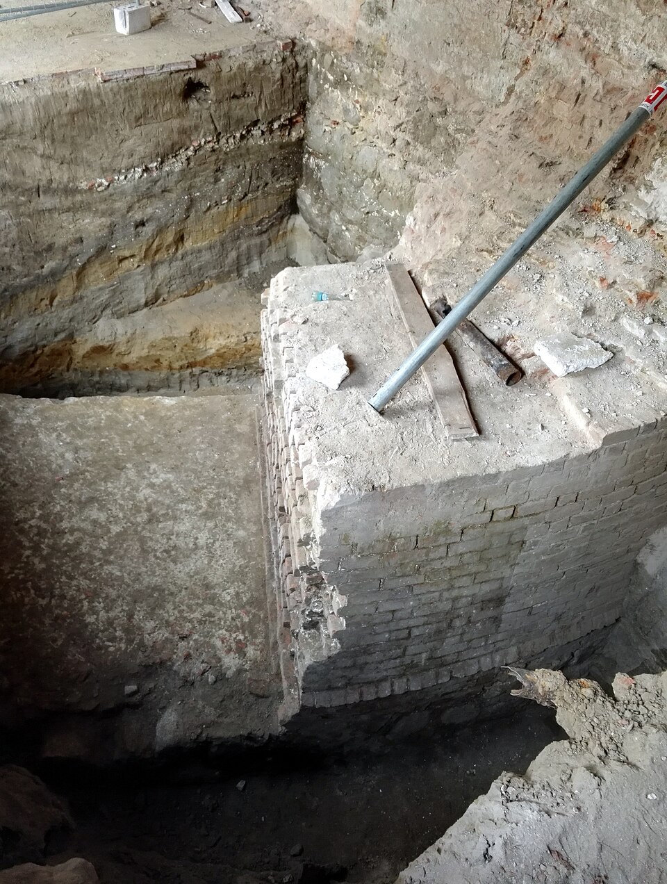 Zdjęcie ilustracyjne: Wroclaw castle excavations 01.jpg