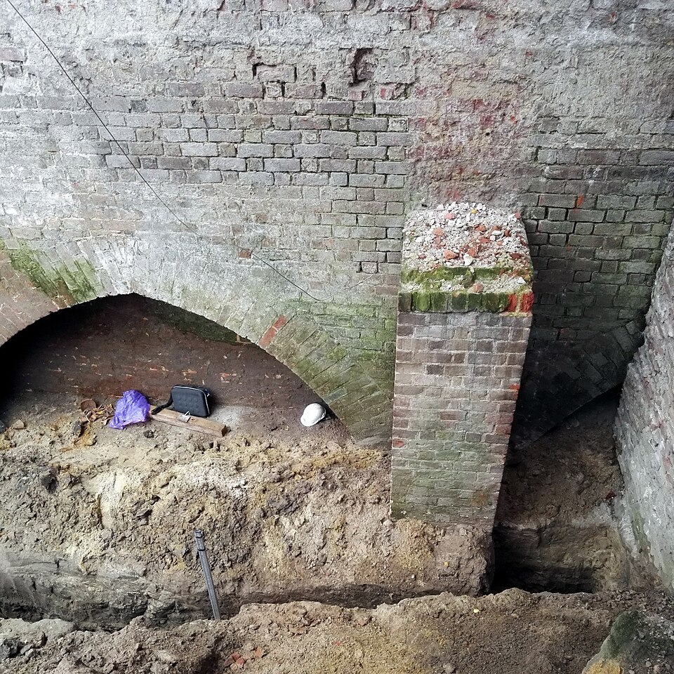 Zdjęcie ilustracyjne: Wroclaw castle excavations 02.jpg