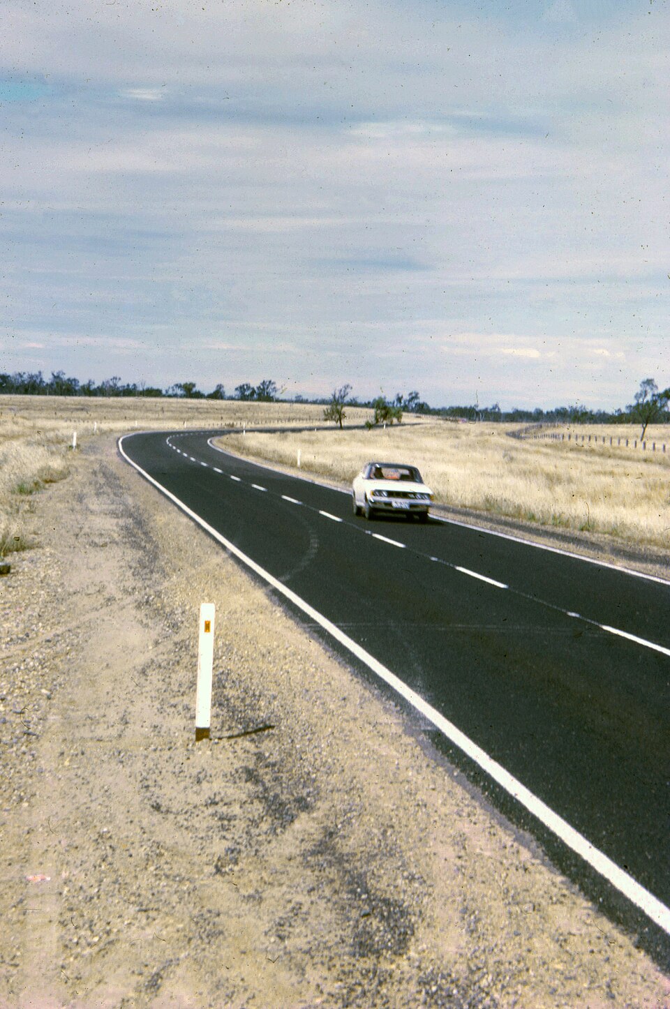 Zdjęcie ilustracyjne: Bruce Highway, south of Rockhampton (1975).jpg
