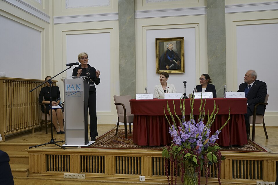Zdjęcie ilustracyjne: WARSAW, POLAND – Polish Academy of Sciences (54269080406).jpg