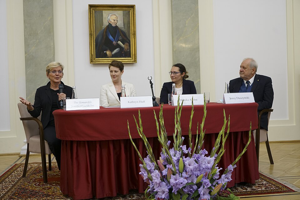 Zdjęcie ilustracyjne: WARSAW, POLAND – Polish Academy of Sciences (54269319509).jpg