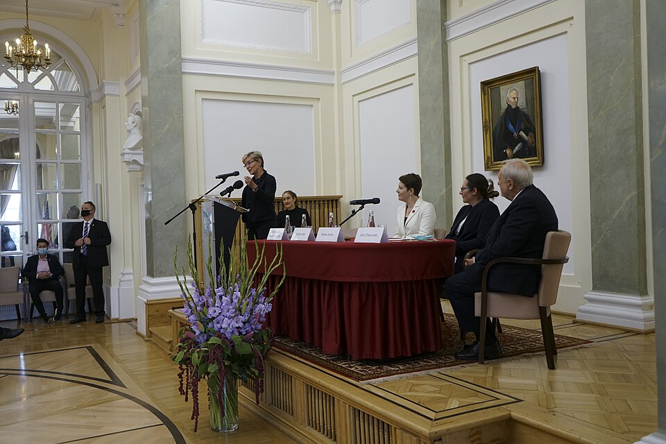 Zdjęcie ilustracyjne: WARSAW, POLAND – Polish Academy of Sciences (54269321649).jpg