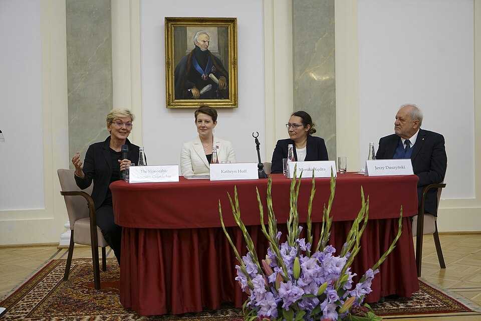 Zdjęcie ilustracyjne: WARSAW, POLAND – Polish Academy of Sciences (54269322449).jpg