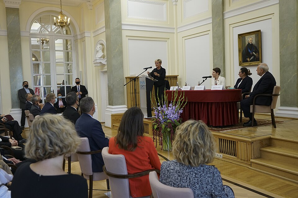 Zdjęcie ilustracyjne: WARSAW, POLAND – Polish Academy of Sciences (54269495825).jpg
