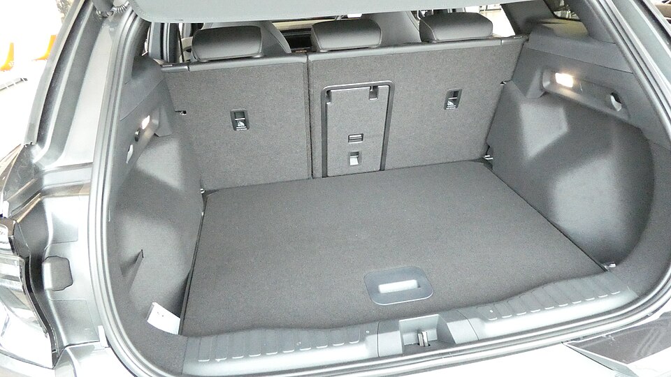 Zdjęcie ilustracyjne: 2025 Ford Explorer EV load area.jpg