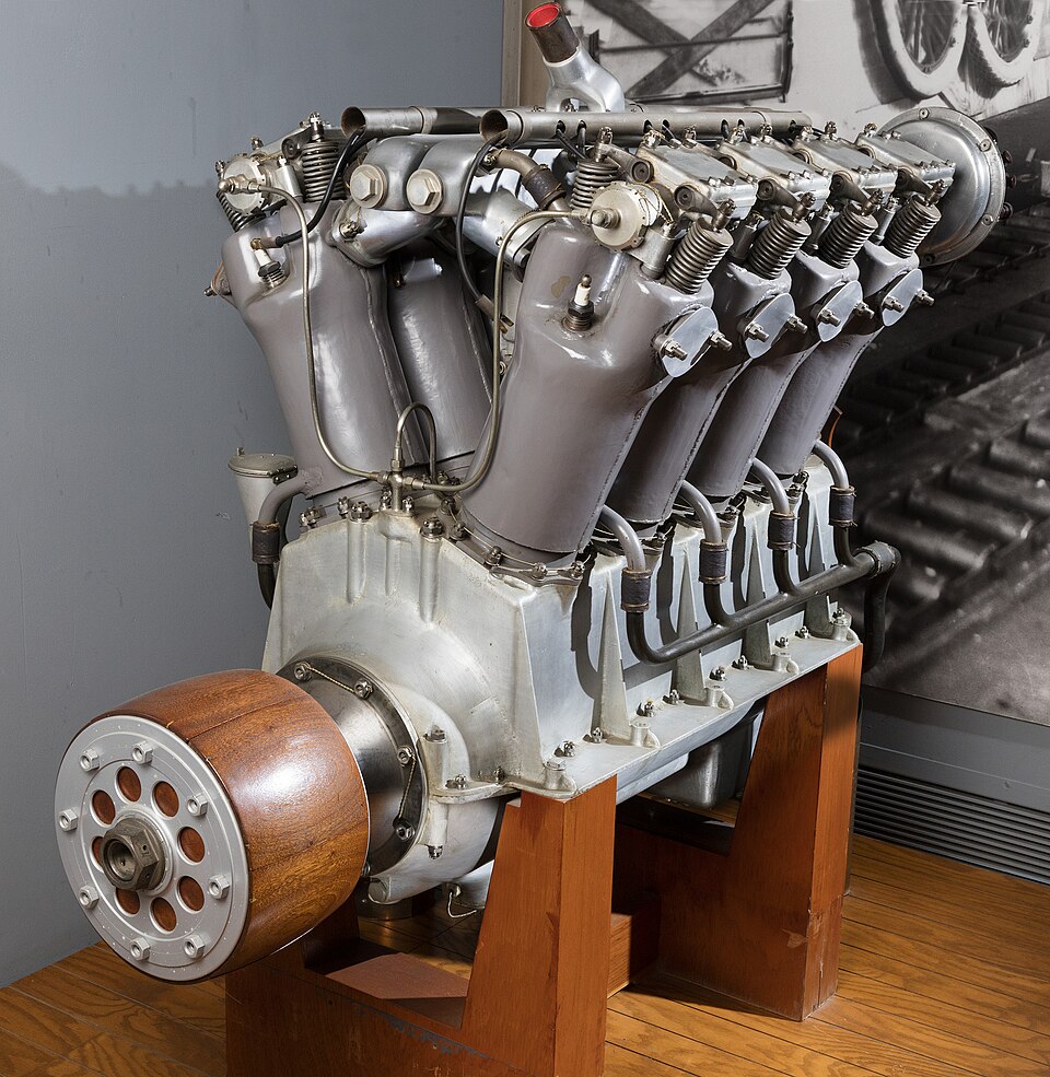 Zdjęcie ilustracyjne: Liberty L-8 (Packard) V-8 Engine - DPLA - 4170db2f35216fad93b41e125fff3c80 (page 1).jpg