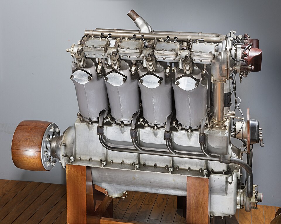 Zdjęcie ilustracyjne: Liberty L-8 (Packard) V-8 Engine - DPLA - 4170db2f35216fad93b41e125fff3c80 (page 2).jpg