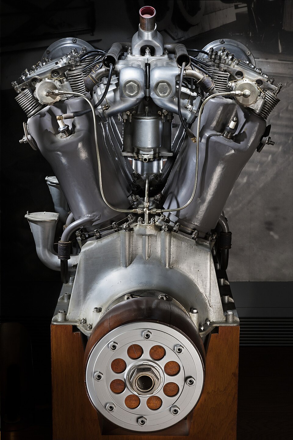 Zdjęcie ilustracyjne: Liberty L-8 (Packard) V-8 Engine - DPLA - 4170db2f35216fad93b41e125fff3c80 (page 3).jpg