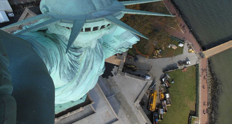 Zdjęcie ilustracyjne: Statue of Liberty CrownCam.jpg