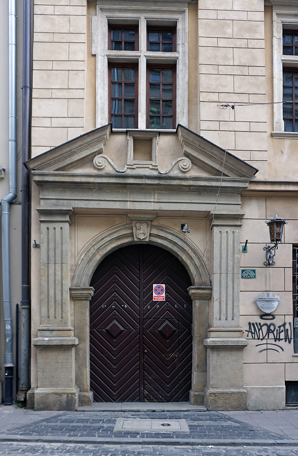 Zdjęcie ilustracyjne: Tenement house, 10 Bracka street, Kraków, Poland.jpg