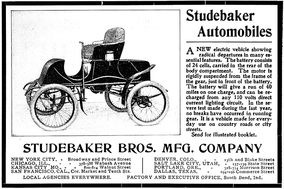 Zdjęcie ilustracyjne: Studebaker; The first automobile ever produced by Studebaker was an electric vehicle. (1902).jpg