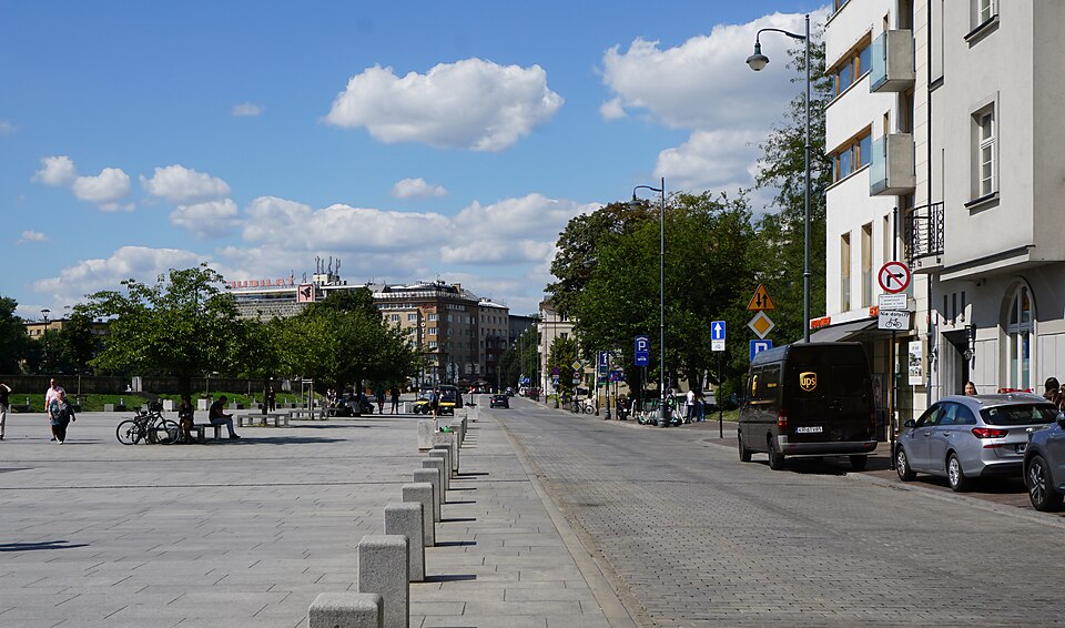 Zdjęcie ilustracyjne: Powiśle street, view to W, Nowy Świat, Kraków, Poland.jpg