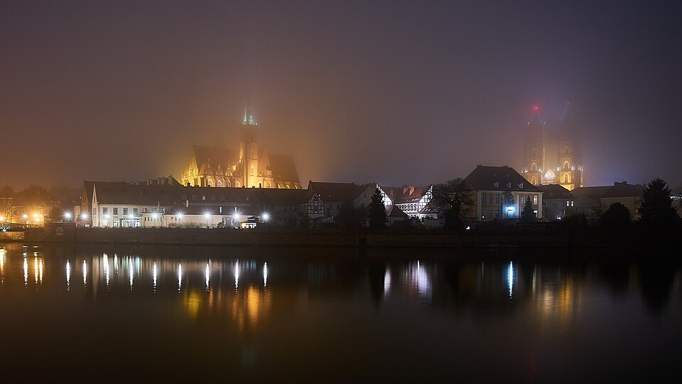 Zdjęcie ilustracyjne: Wrocław in the mist.jpg