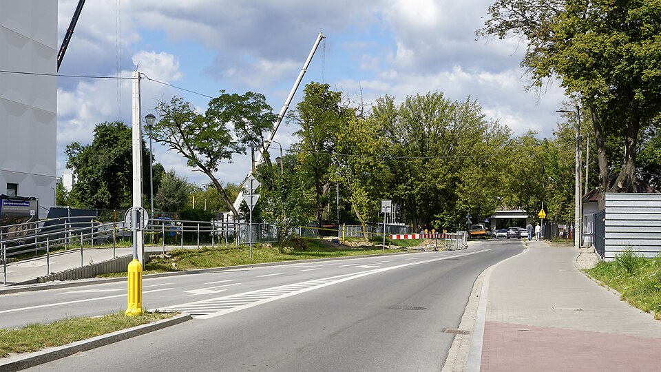 Zdjęcie ilustracyjne: Nad Strugą Street, view to W, Kraków, Poland.jpg