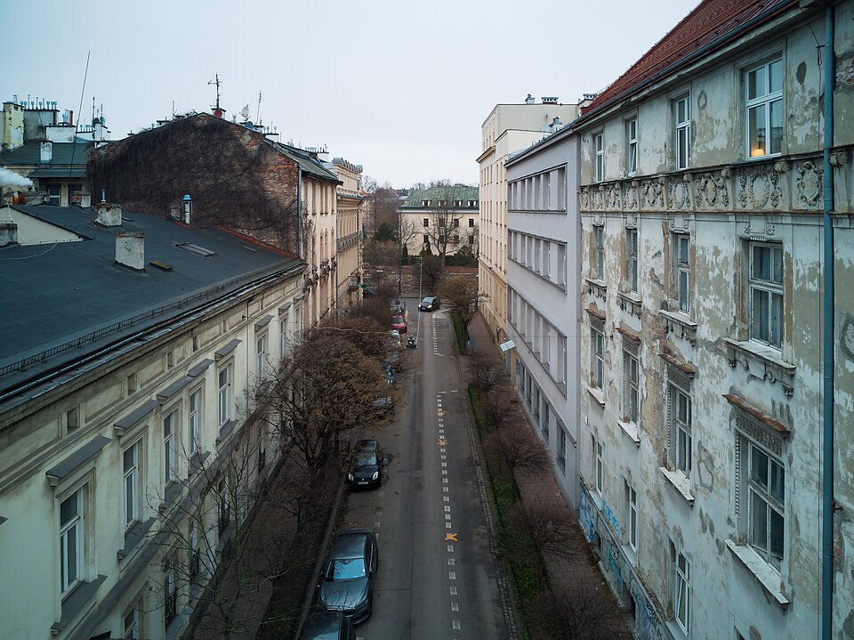 Zdjęcie ilustracyjne: Czapskich street, view to N, bird's eye view 2025, Kraków, Poland.jpg