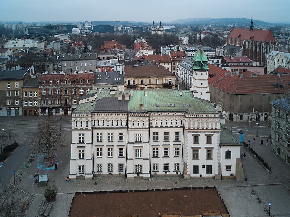 Zdjęcie ilustracyjne: City Hall of the former City of Kazimierz, 1 Wolnica square, aerial view from the north 2025, Kazimierz, Kraków, Poland.jpg