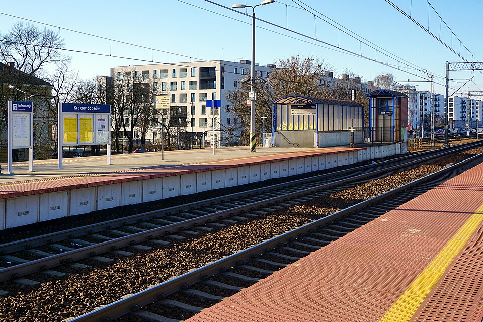 Zdjęcie ilustracyjne: Kraków Łobzów train stop, Kraków, Poland, 2026.jpg