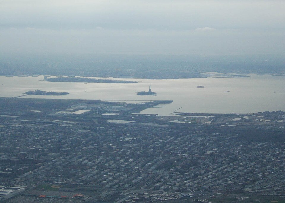 Zdjęcie ilustracyjne: Statue of Liberty from EWR.jpg