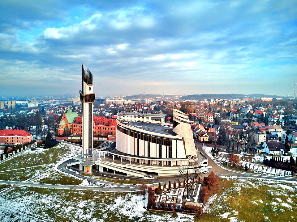 Zdjęcie ilustracyjne: Church of the Divine Mercy, bird's eye view. 3 Siostry Faustyny street. Lagiewniki, Krakow, Poland.jpg