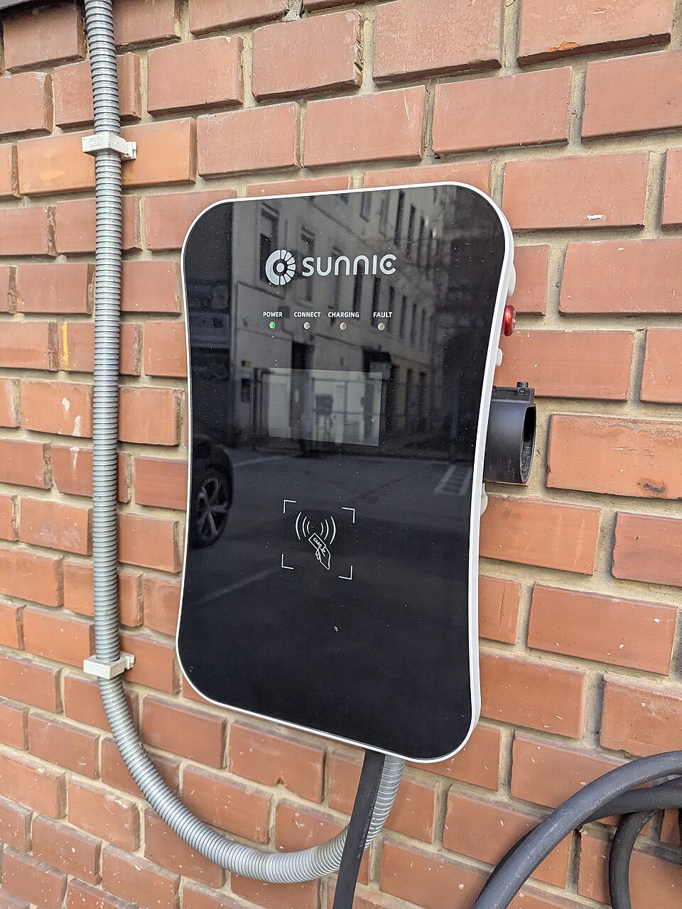 Zdjęcie ilustracyjne: Sunnic SKBAC022-400 EV Charging Point.jpg