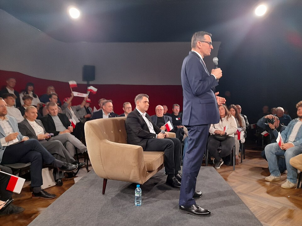 Zdjęcie ilustracyjne: A program meeting on 26 Apr. 2026, featuring Member of Parliament Daniel Milewski and Prime Minister of the Republic of Poland, Mr. Mateusz Morawiecki.jpg