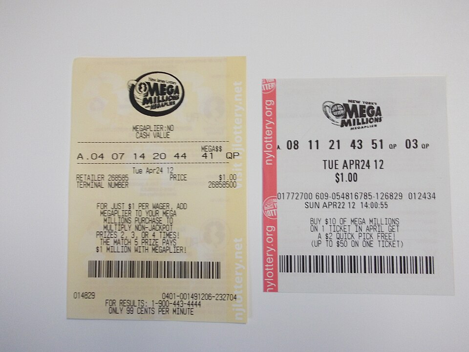 Zdjęcie ilustracyjne: Mega Millions lottery tickets.JPG