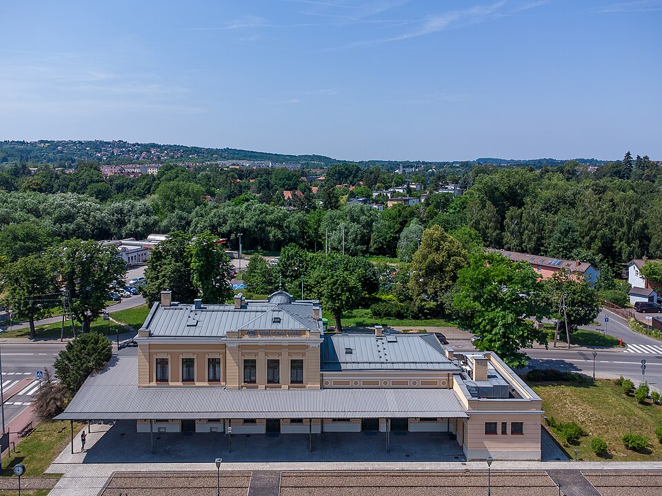 Zdjęcie ilustracyjne: Wieliczka Park train station,. station building, 2026, Wieliczka City, Poland.jpg