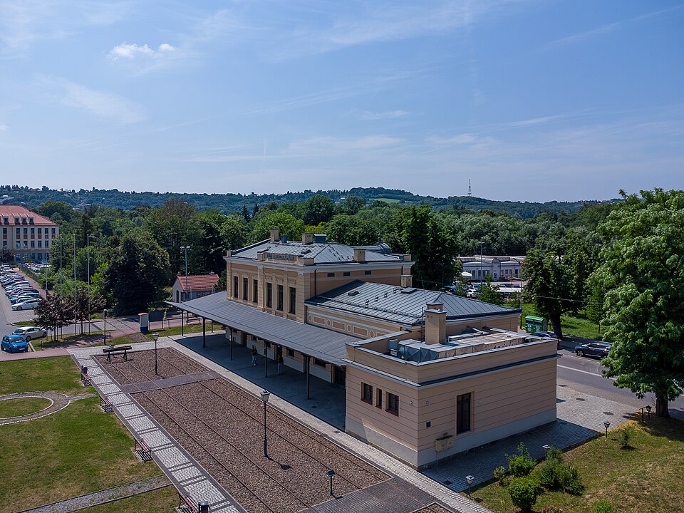 Zdjęcie ilustracyjne: Wieliczka Park train station...,. station building, 2026, Wieliczka City, Poland.jpg