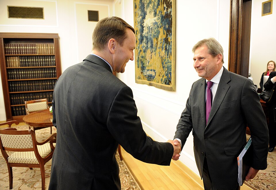 Zdjęcie ilustracyjne: Visit of Johannes Hahn, to Poland (P-027186-00-20).jpg
