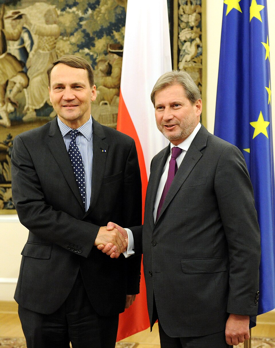 Zdjęcie ilustracyjne: Visit of Johannes Hahn, to Poland (P-027186-00-22).jpg