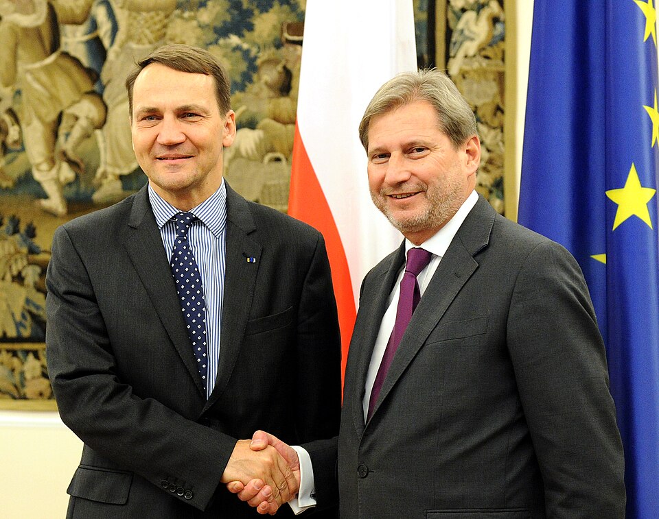 Zdjęcie ilustracyjne: Visit of Johannes Hahn, to Poland (P-027186-00-23).jpg