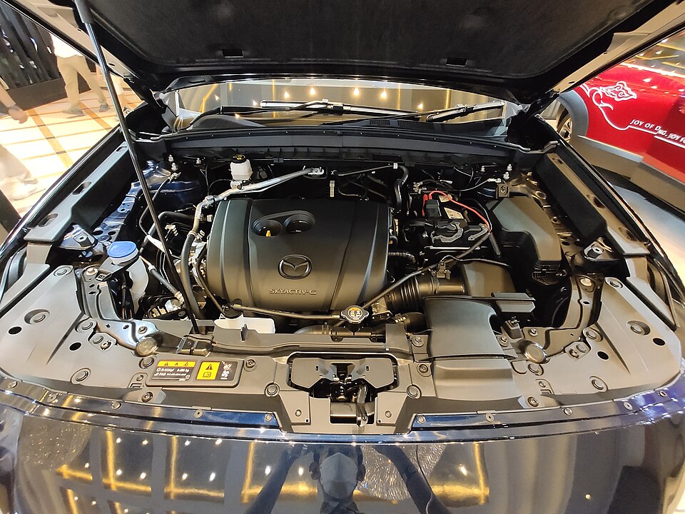 Zdjęcie ilustracyjne: Engine bay of Mazda CX-5 during GIIAS 2026 in Bandung 20260911 180106.jpg