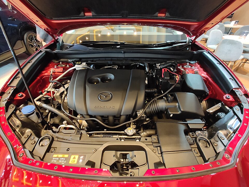 Zdjęcie ilustracyjne: Engine bay of Mazda CX-30 during GIIAS 2026 in Bandung 20260911 190838.jpg