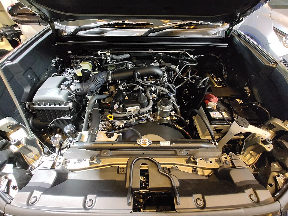 Zdjęcie ilustracyjne: Engine bay of Toyota All New Land Cruiser FJ during GIIAS 2026 in Bandung 20260911 183023.jpg