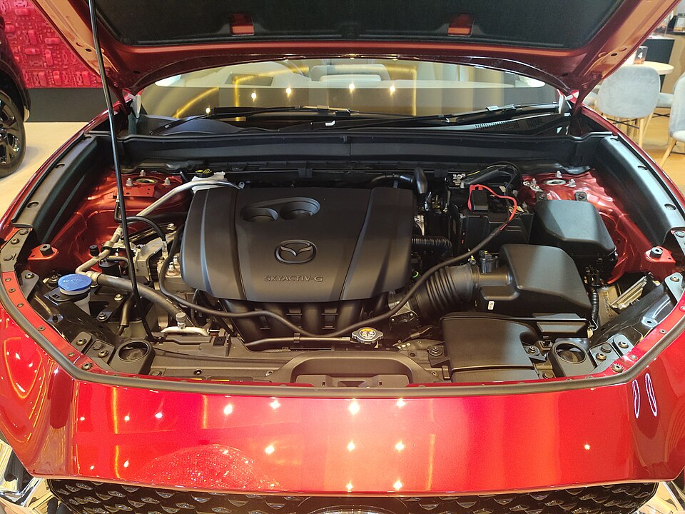 Zdjęcie ilustracyjne: Front look of Mazda CX-30 with engine hood opened during GIIAS 2026 in Bandung 20260911 190830.jpg