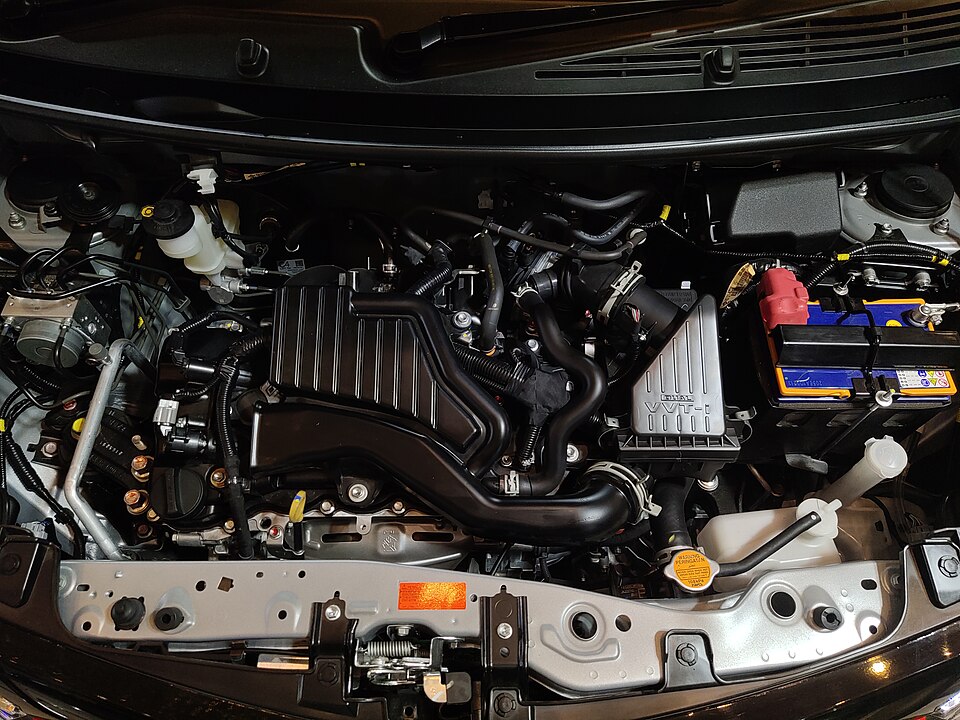 Zdjęcie ilustracyjne: Closer look of Daihatsu New Sigra engine bay during GIIAS 2026 in Bandung 20260913 151259.jpg