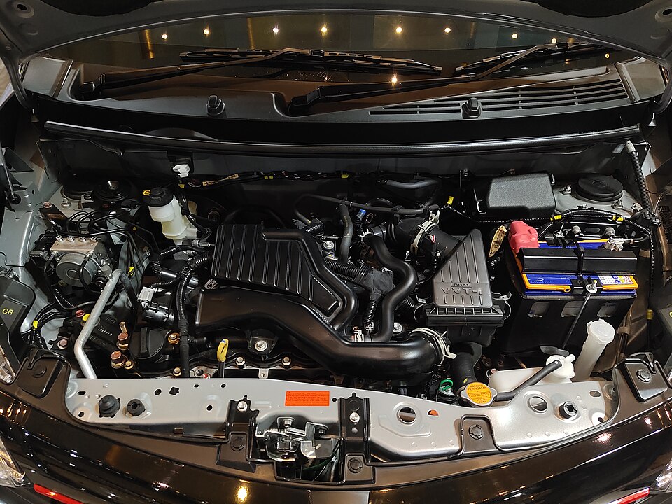 Zdjęcie ilustracyjne: Engine bay of Daihatsu New Sigra during GIIAS 2026 in Bandung 20260913 151245.jpg