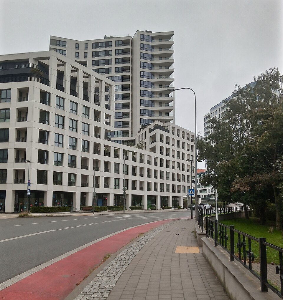 Zdjęcie ilustracyjne: Apartment building in Gdynia.jpg