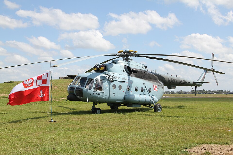 Zdjęcie ilustracyjne: The Polish Navy sent this lovely Mi-8MTV-1 to fly the flag. (5937842158).jpg