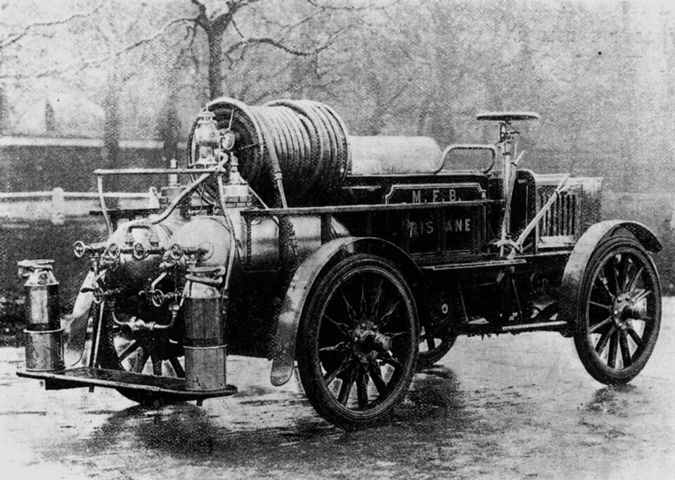 Zdjęcie ilustracyjne: StateLibQld 2 90516 Merryweather chemical fire engine, Brisbane, 1905.jpg