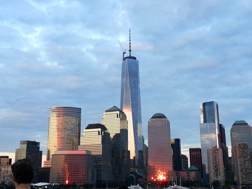 Zdjęcie ilustracyjne: New York City skyline sunset World Trade Center.jpg