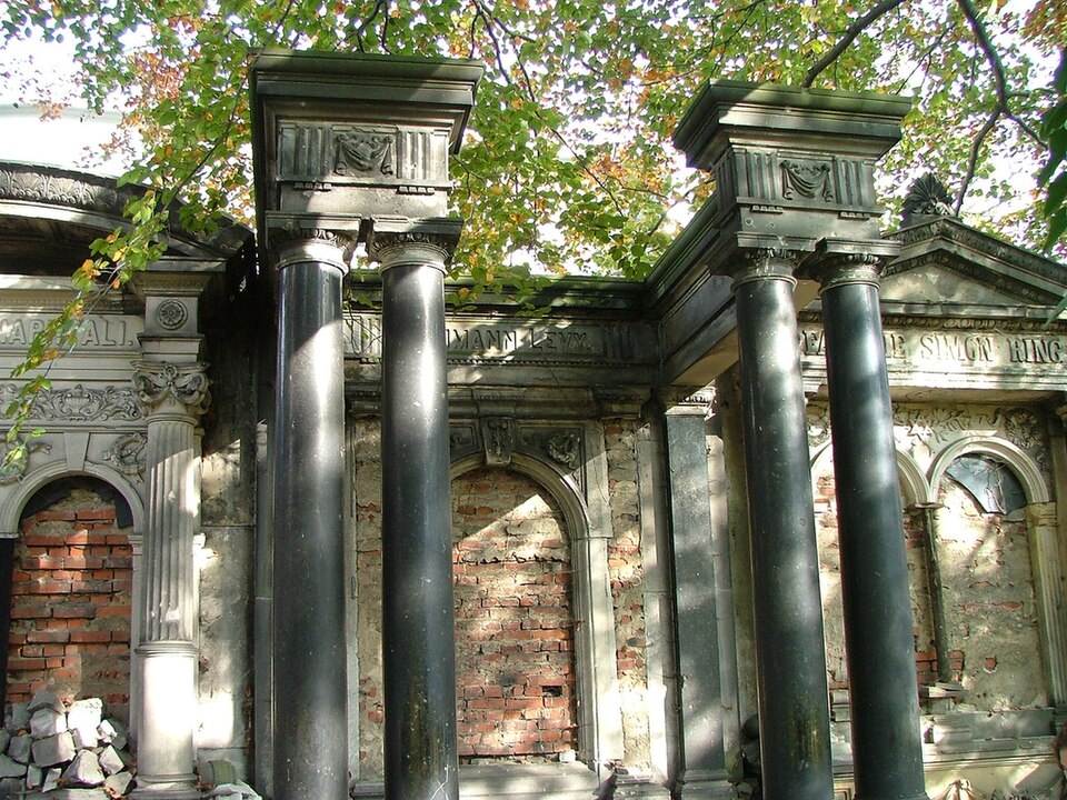 Zdjęcie ilustracyjne: Old Jewish Cemetery of Wroclaw (Poland) - German Grave11.jpg