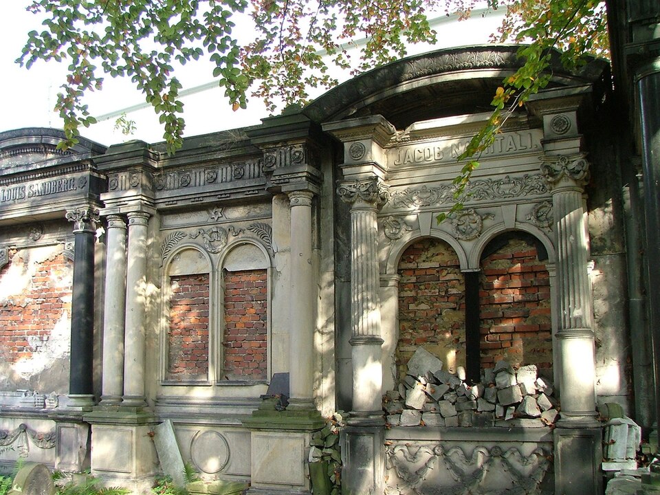 Zdjęcie ilustracyjne: Old Jewish Cemetery of Wroclaw (Poland) - German Grave12.jpg