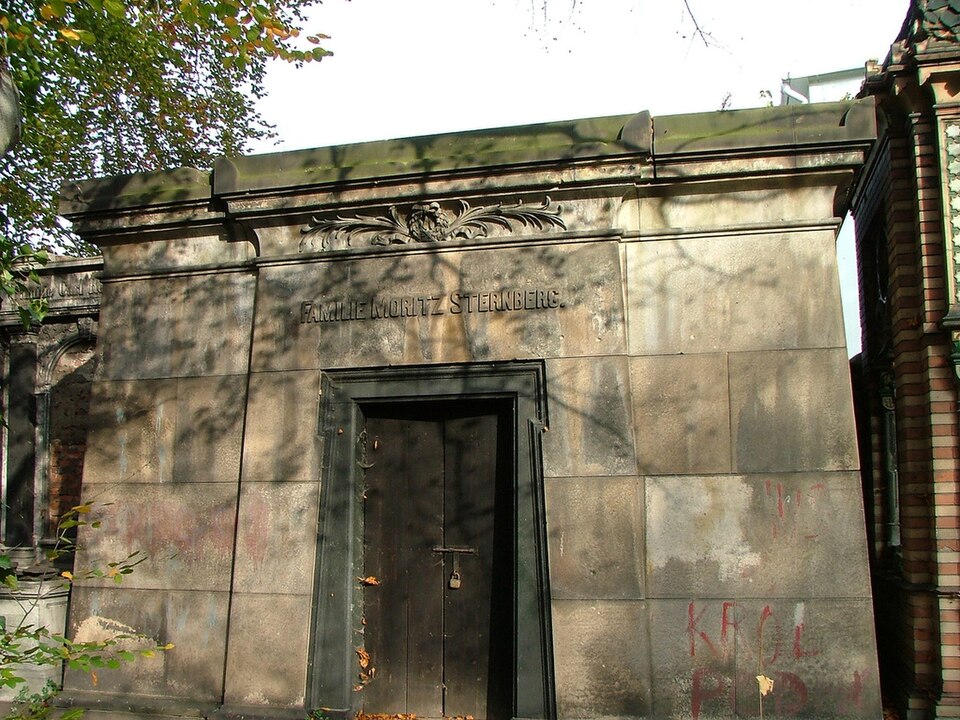 Zdjęcie ilustracyjne: Old Jewish Cemetery of Wroclaw (Poland) - German Grave14.jpg