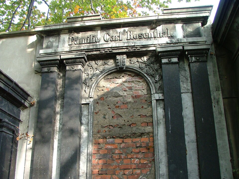 Zdjęcie ilustracyjne: Old Jewish Cemetery of Wroclaw (Poland) - German Grave15.jpg