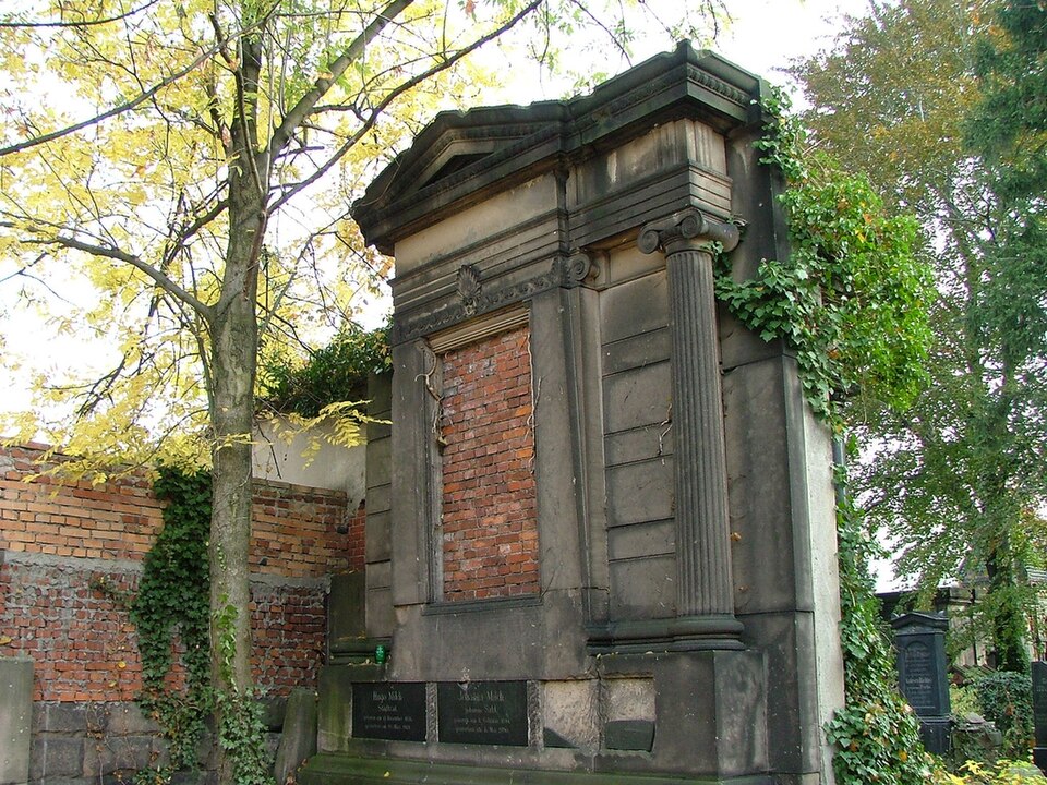 Zdjęcie ilustracyjne: Old Jewish Cemetery of Wroclaw (Poland) - German Grave20.jpg