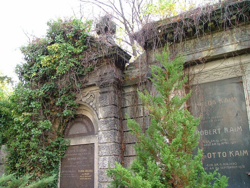 Zdjęcie ilustracyjne: Old Jewish Cemetery of Wroclaw (Poland) - German Grave27.jpg